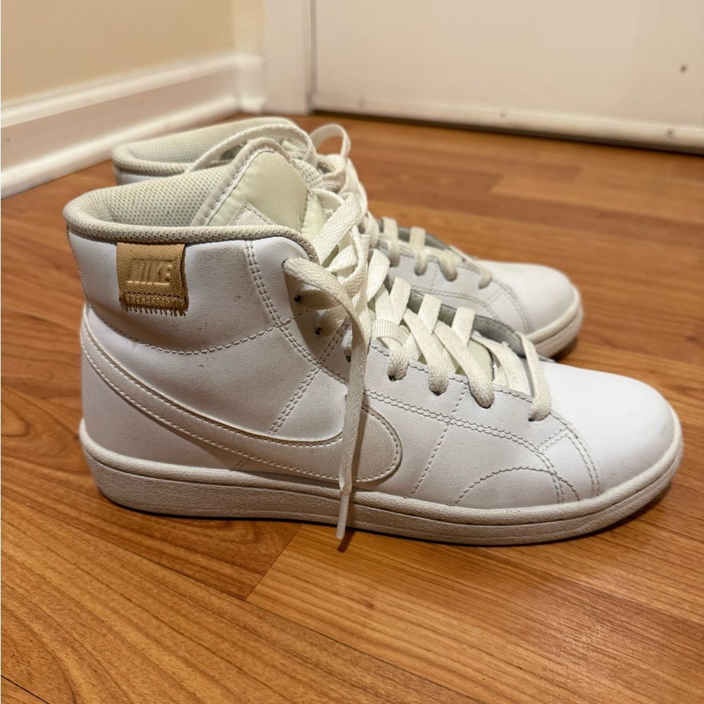Nike Womens Court Royale 2 Size 7.5